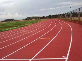 奥宏体育介绍透气型学校塑胶跑道在沥青基础上施工的工艺标准